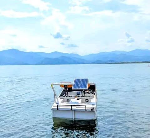 Lac Kivu : Un jeune de Goma s’illustre dans la fabrication d’un prototype de bateau (Innovation)