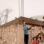 Kasaï Central : Pedro Chimbuca rassure de l’évolution des travaux de construction d’un centre de santé au village Ndibu katumba (Exclusif)